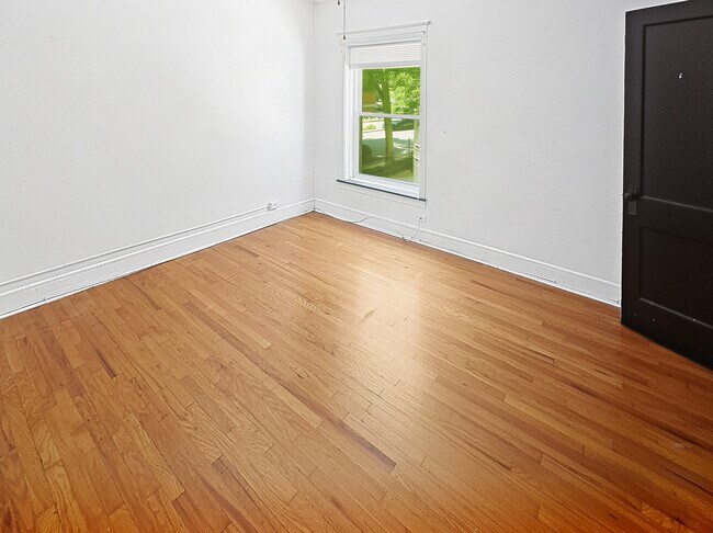 Building Photo - 1308 W Rosemont Ave