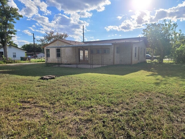 Building Photo - 4/2/2 TOTALLY renovated home