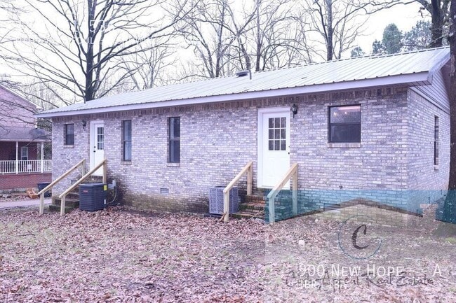 Building Photo - 900 New Hope Ln
