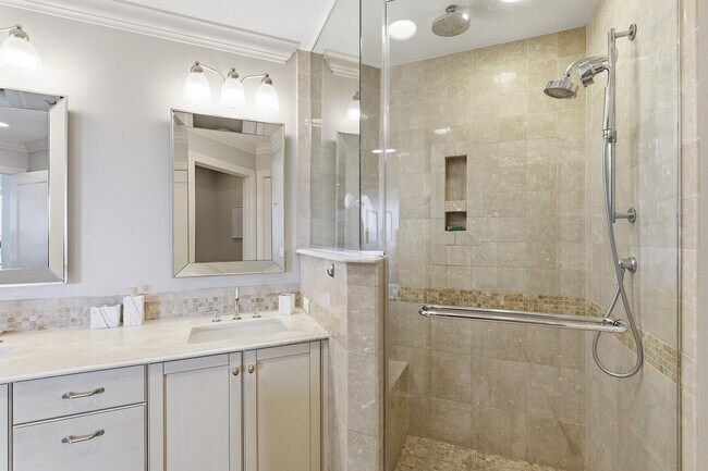 Building Photo - 9123 Strada Pl