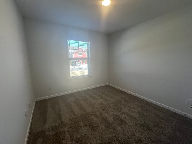 Building Photo - 23 Country Cir