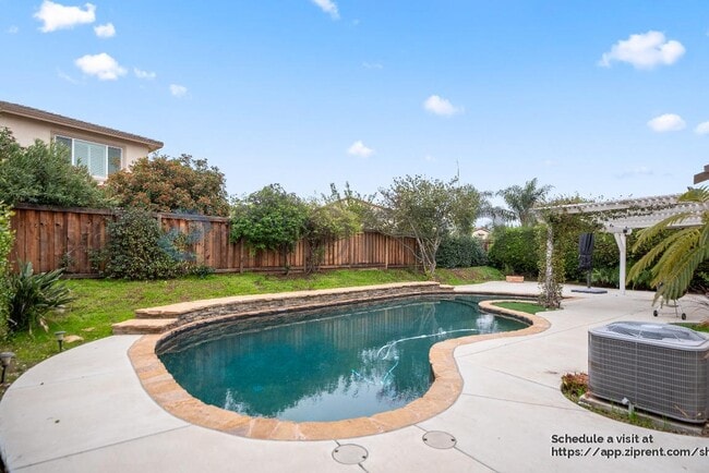 Building Photo - 1726 Hummingbird Way