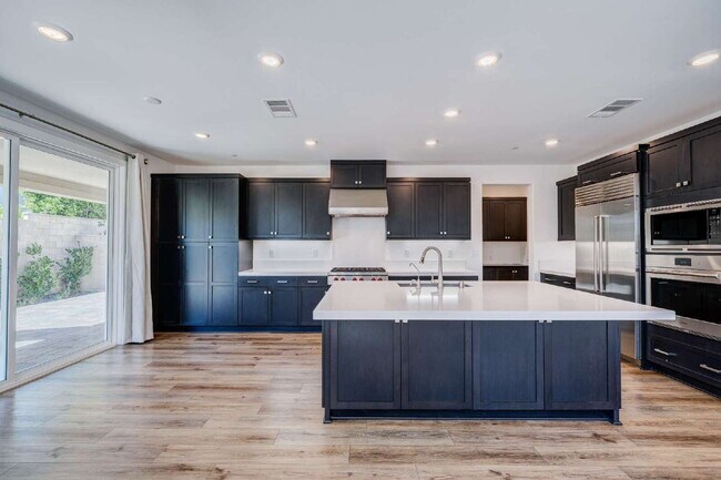Building Photo - Luxury Living at The Farm