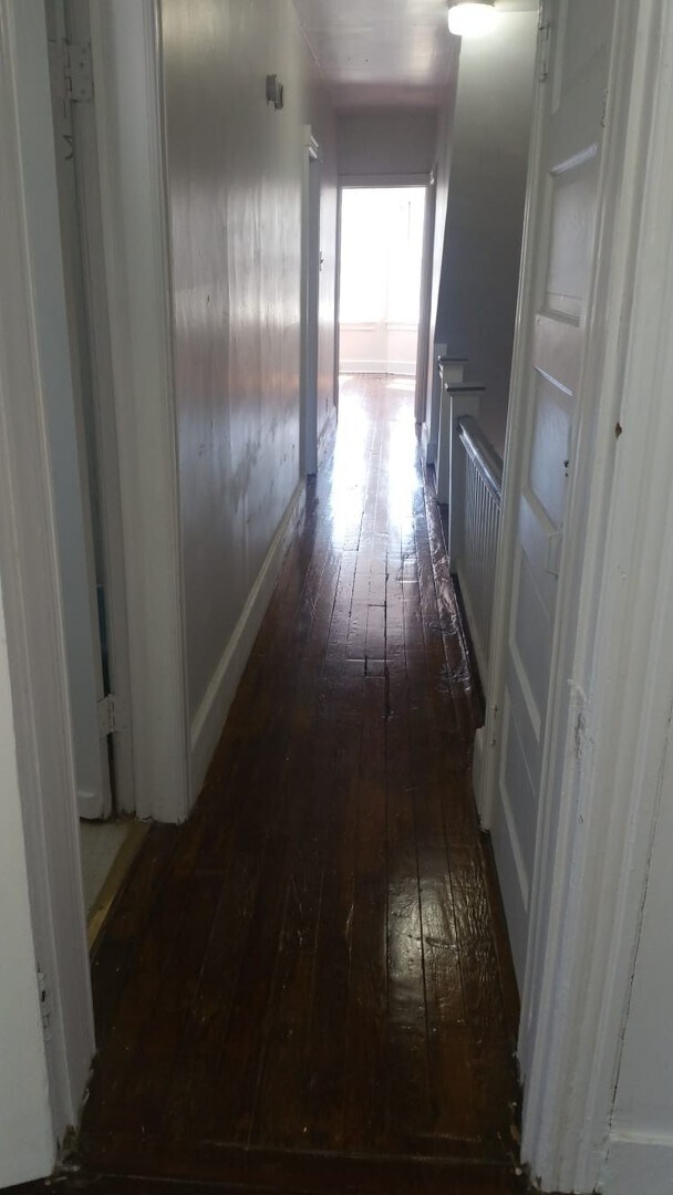 Building Photo - Large home for family!