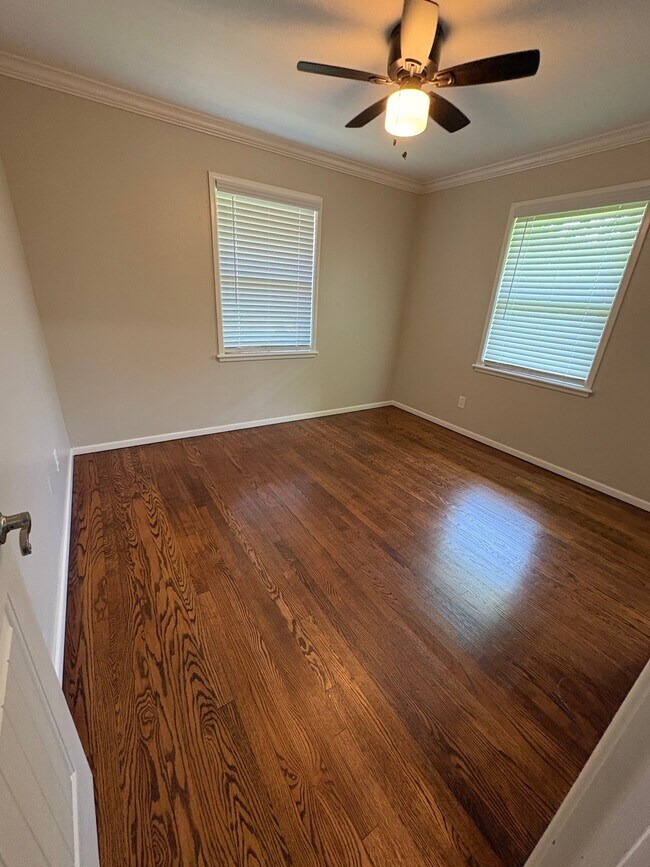 Building Photo - 220 Tullahoma Dr