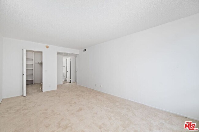 Building Photo - 1340 S Beverly Glen Blvd