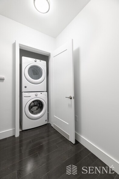 Building Photo - 2 W 6th St