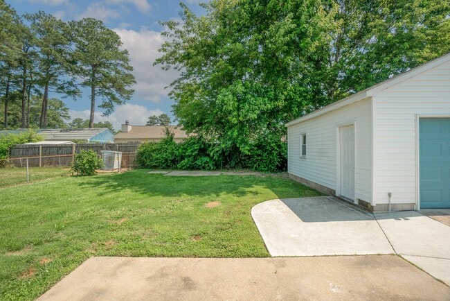 Building Photo - 2884 Bamberg Pl