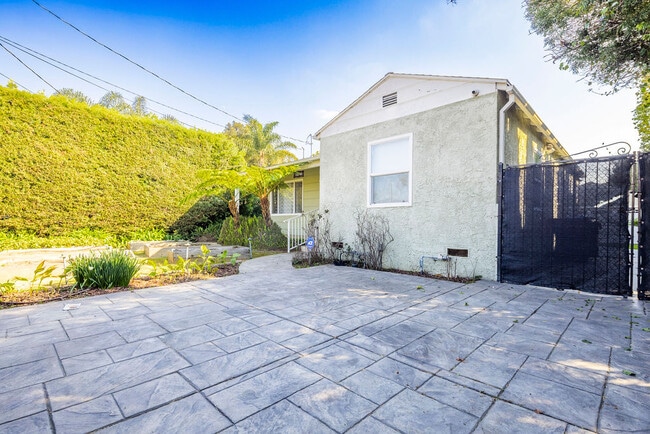 Building Photo - 10744 Charnock Rd