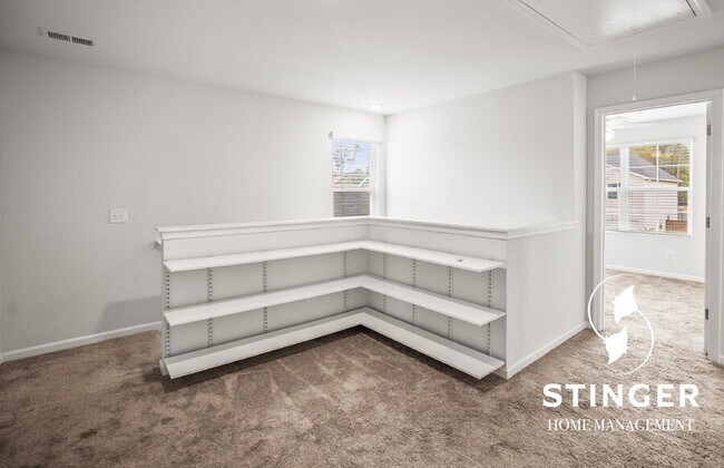 Building Photo - 38 Chestnut St