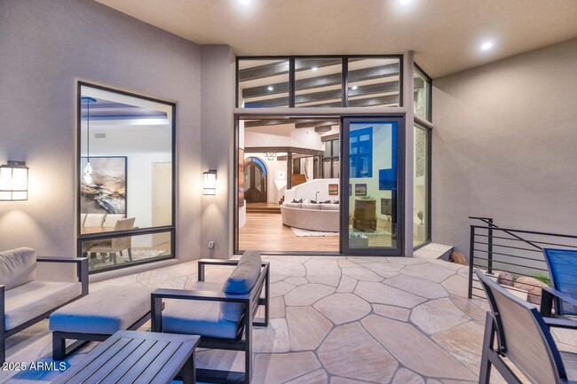 Building Photo - 5810 E Cholla Ln