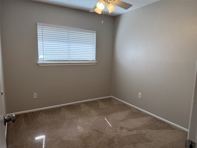 Building Photo - 10126 Fernstone Ln