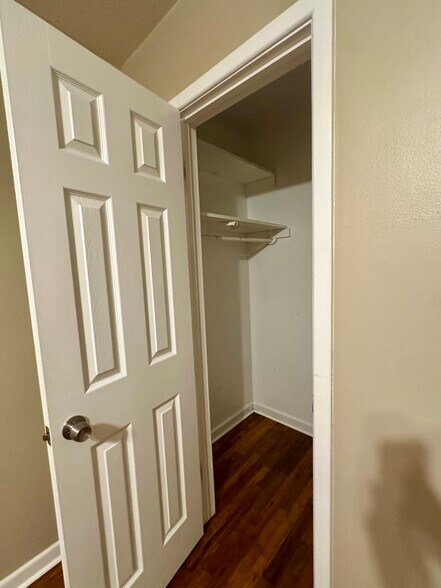 Building Photo - 1316 Eastview Dr