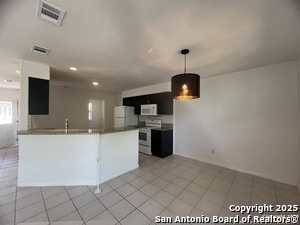 Building Photo - 568 Lake Forest