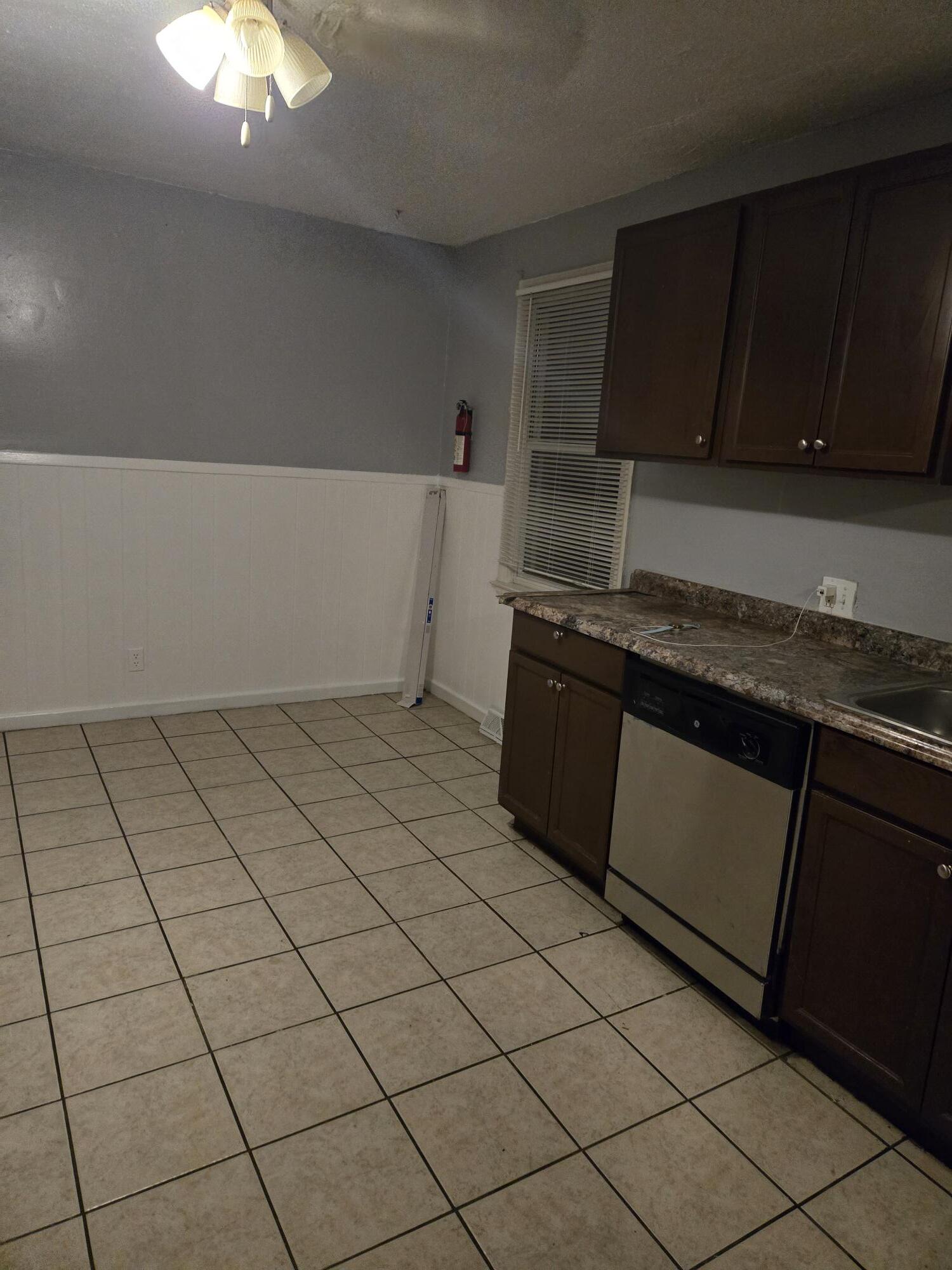 Building Photo - 3602 Rose Dr