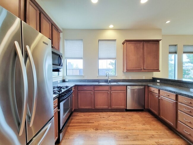 Building Photo - Stunning Corner Unit with Breathtaking Views!