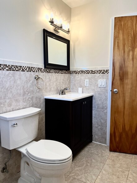 Building Photo - 1575 Lenox Pl