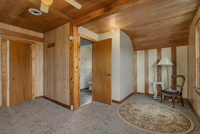 Building Photo - 320 9th Ave N