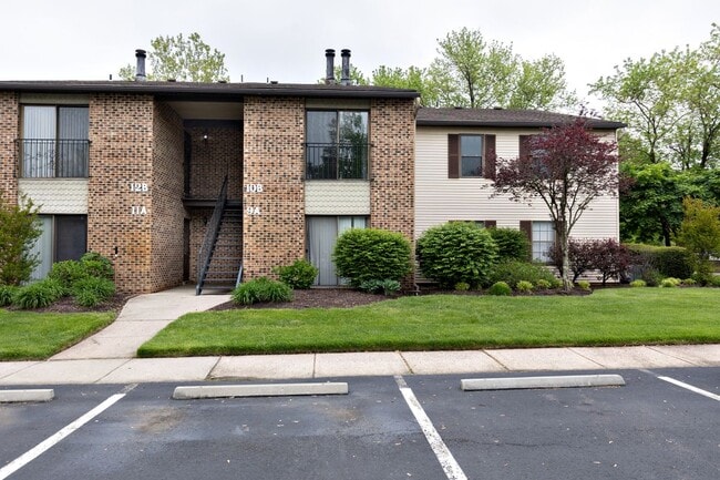 Building Photo - 10 Sumac Ct