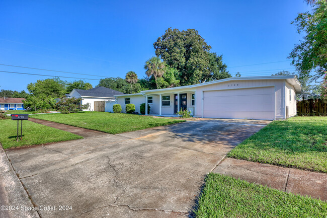 Building Photo - 1790 S Lilac Cir
