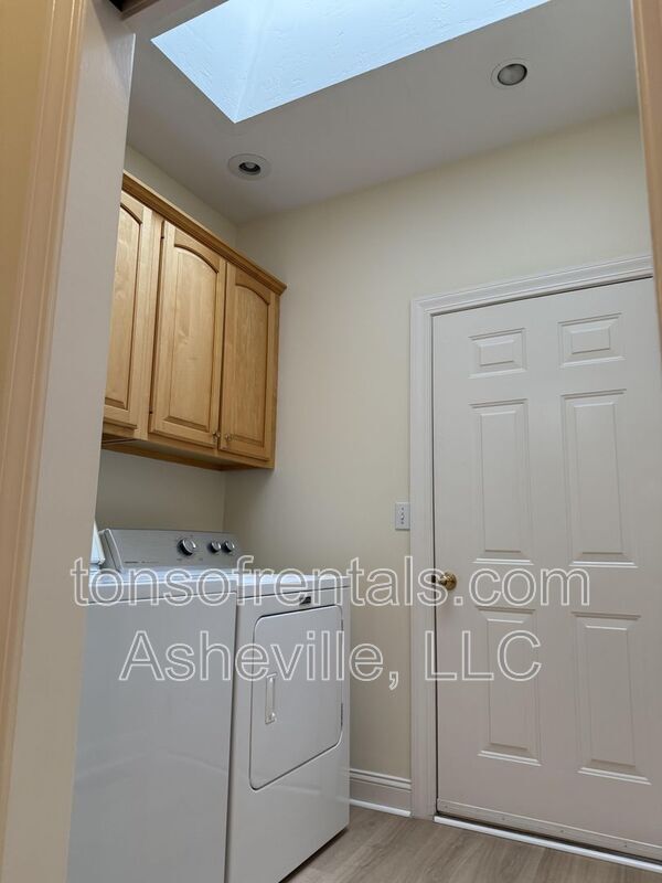 Building Photo - 6 Tiburon Pl