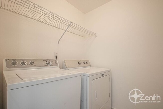 Building Photo - 7021 NE 55th St