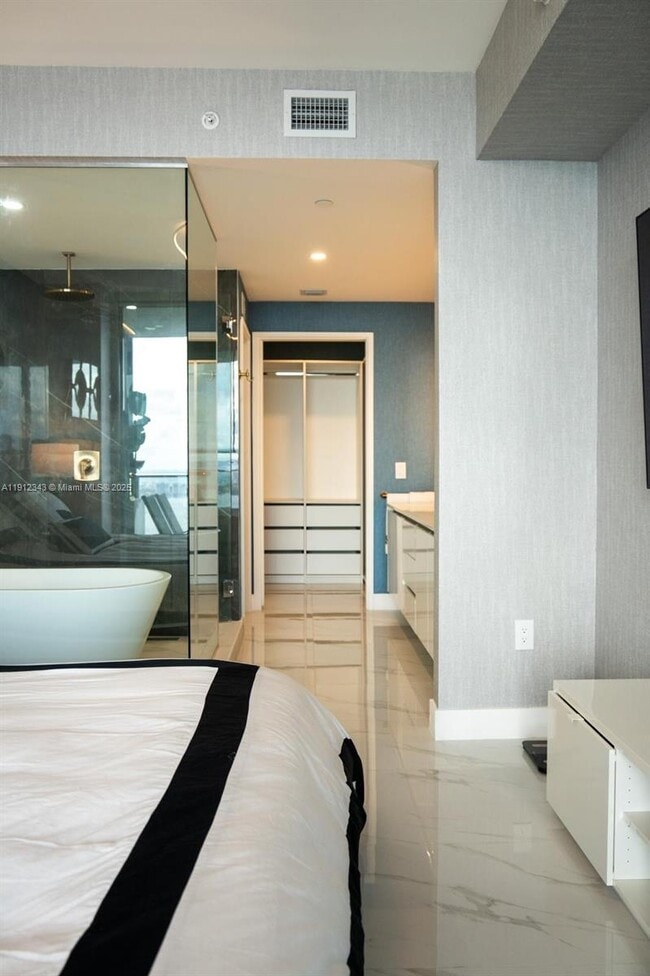 Building Photo - 700 NE 24th St