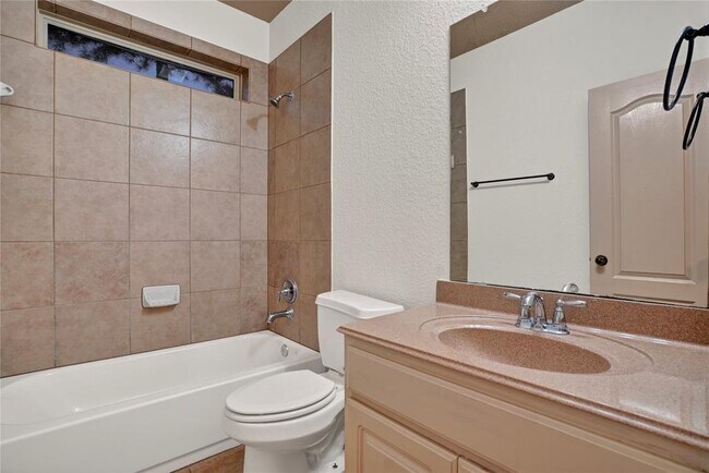 Building Photo - 10 Tallgrass Way