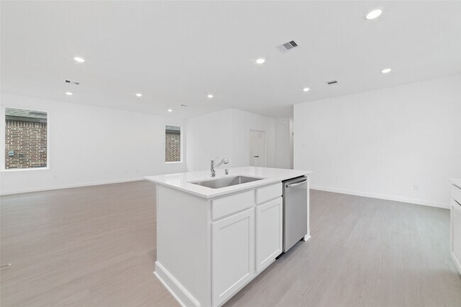 Building Photo - 31409 Moore Rd