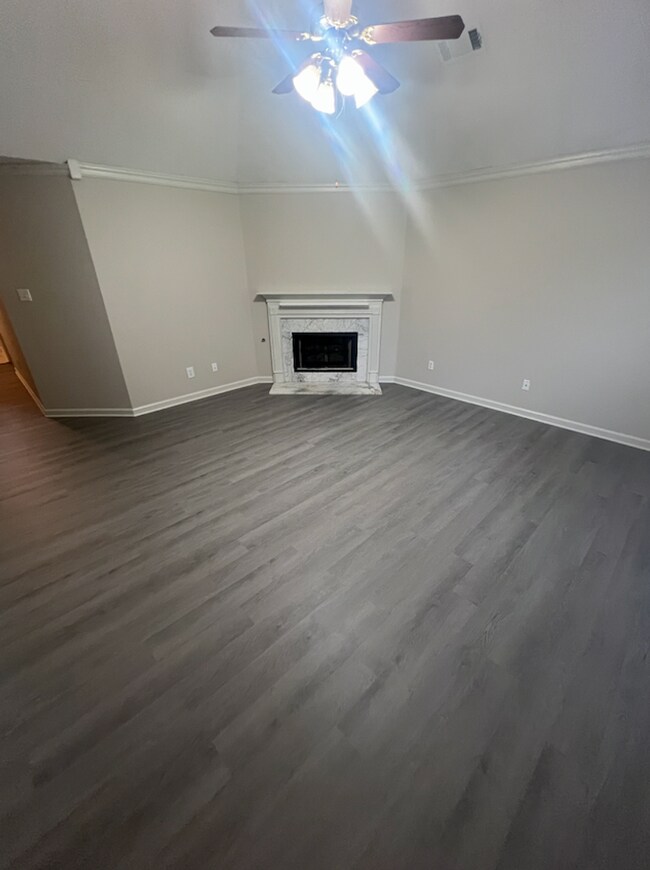 Building Photo - 3 bed, 2 bath in Arlington/Lakeland area
