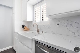 Building Photo - 12119 Rochester Ave