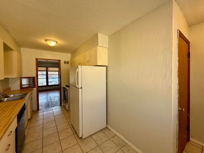 Building Photo - 2263 S Glendale St