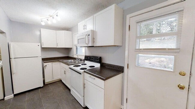 Building Photo - 1107 River Ct