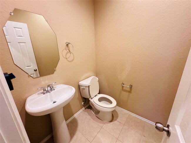 Building Photo - 26914 Harmony Shores Dr