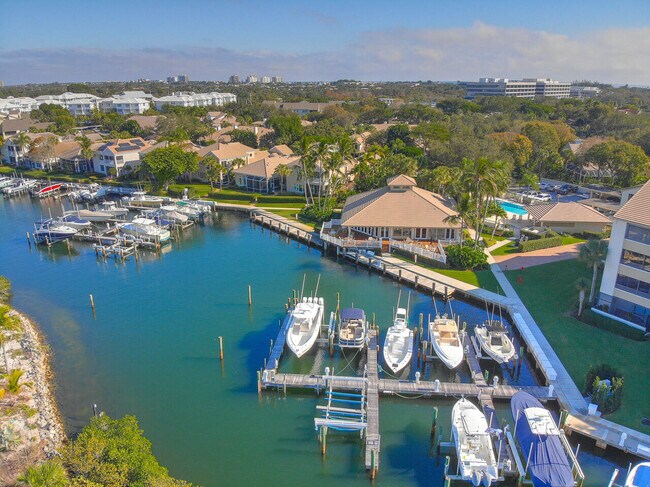 Building Photo - 926 Oak Harbour Dr