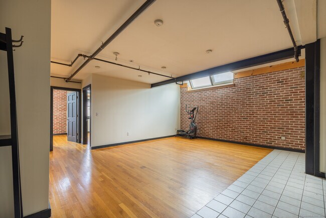 Building Photo - 325 Myrtle Ave