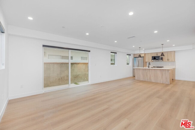 Building Photo - 12702 Pacific Ave