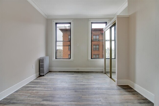 Building Photo - 332 Jackson St