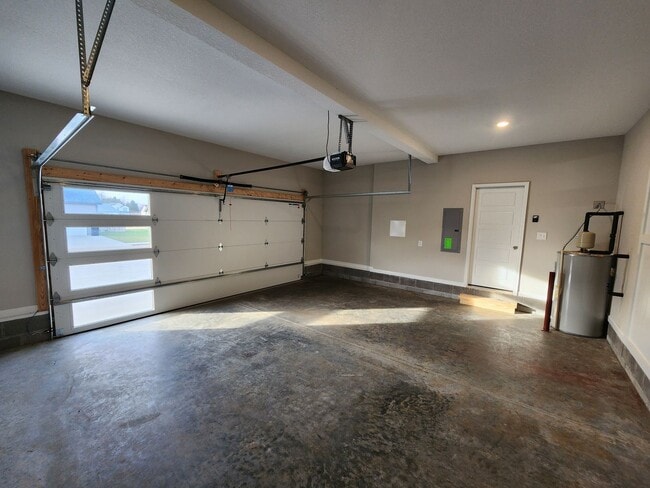 Building Photo - Welcome to Clarksville!