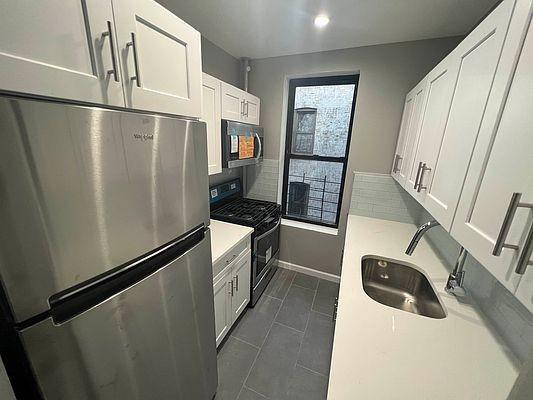 Building Photo - 2 bedroom in BRONX NY 10463