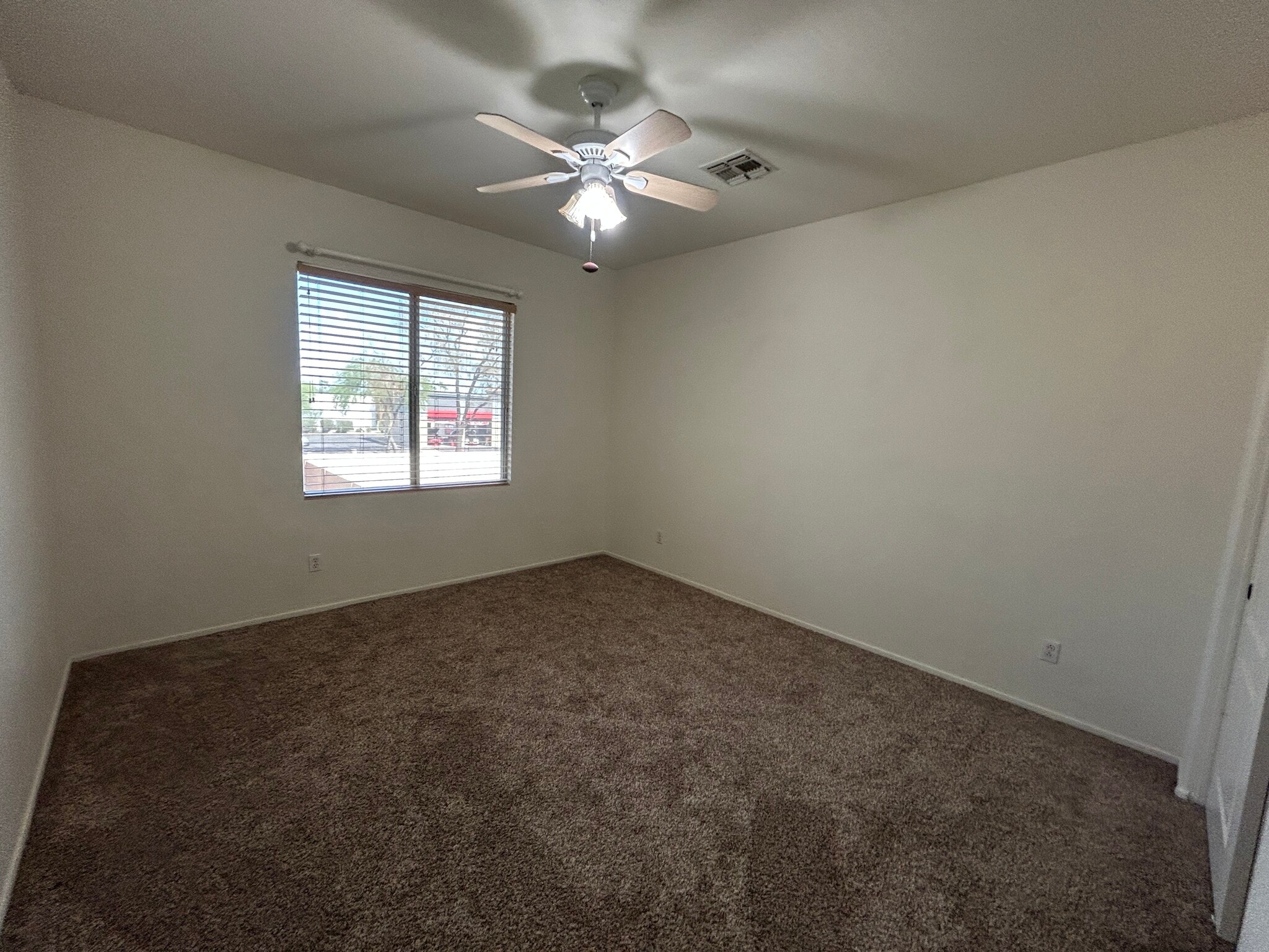 Building Photo - 9885 S La Rosa Dr