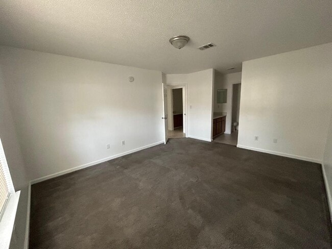Building Photo - 100 Kazmira Ct