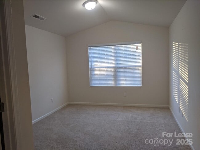 Building Photo - 2040 E Park Dr