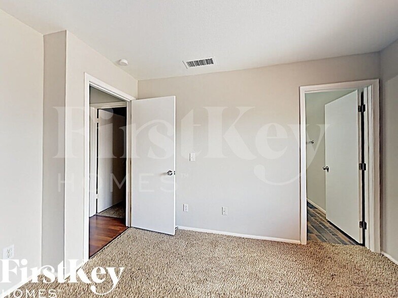 Building Photo - 3167 W Foothill Dr