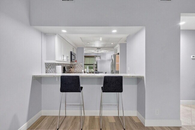 Building Photo - 5230 SE Seascape Way