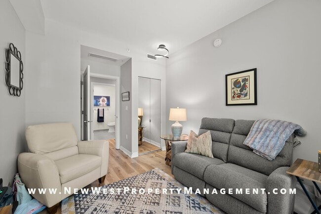 Building Photo - Super Spacious Cortez Hill 2-Bedroom at Discovery! Small Pet Ok!