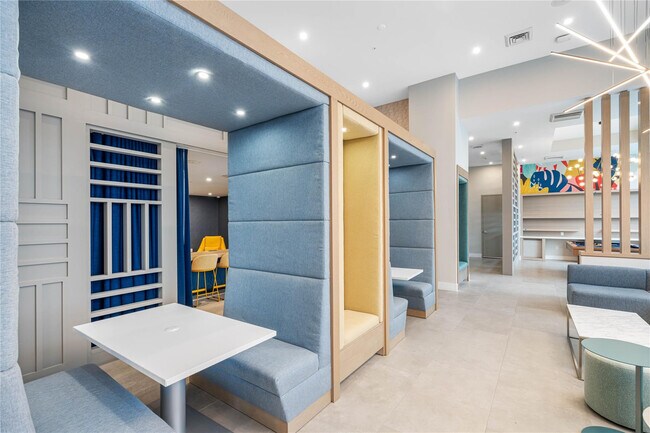 Building Photo - 200 NE 1st Ave