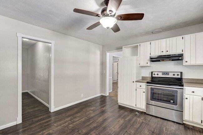 Building Photo - 3863 S Broadway Ave