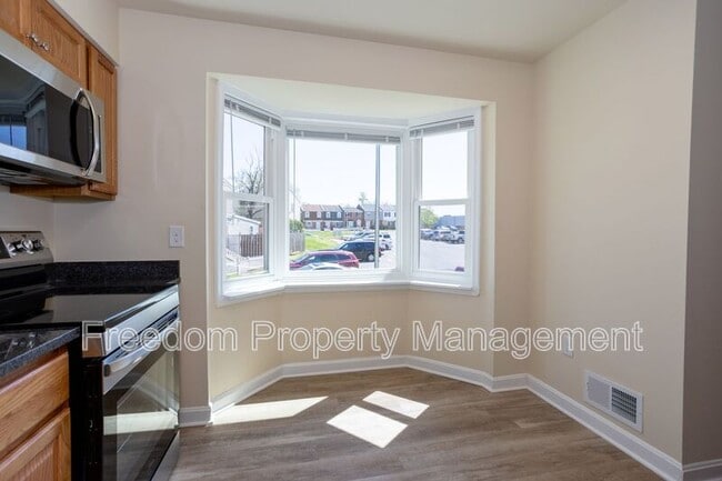 Building Photo - 10270 Cub Run Ct