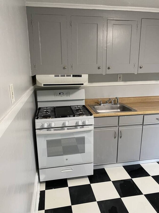 Building Photo - 405 Elmwood Ave